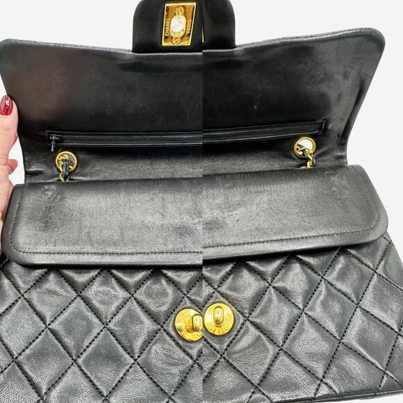 Vintage Authentic Chanel Lambskin medium Classic Double flap with 24k gold - Picture 10 of 16